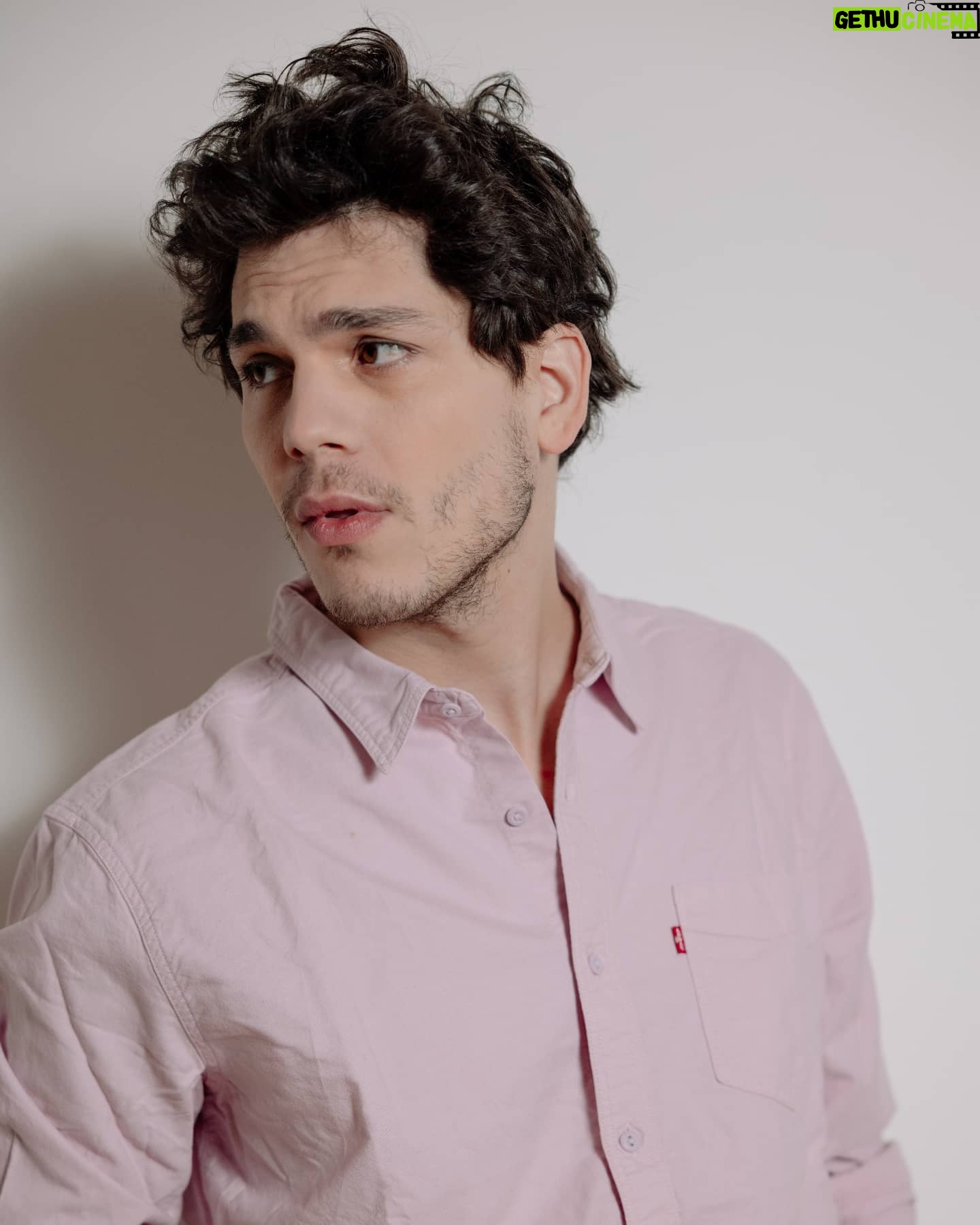 Eduardo Valdarnini - 5.2K Likes - 2022 a sinistra macchina.