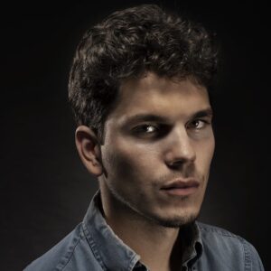 Eduardo Valdarnini Instagram - Un Valdarnini davanti all’obiettivo, l’altro dietro.
