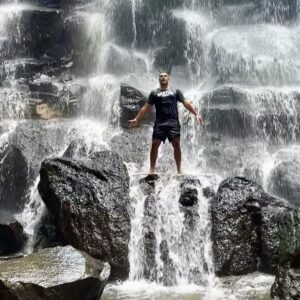 Edward af Sillén Instagram - Herregud så magiskt. 😍 Tvungen att klättra upp! 
Kanto Lampo Waterfall, djupt inne i djungeln på Bali❤️ #Bali