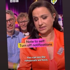 Edward af Sillén Instagram - Vi var absolut inte beredda på att det här skämtet skulle bli en så viral hit inatt! Vad sjukt. 🥹❤️ Vi var mest överraskade att vi fick göra det för SVT .  Här med BBCs kommentatorer som reagerar. 😂  Och tack min fantastiska kollega @davidhjerten1 som ställde upp på buset och levererade perfekt reaktion 😂❤️ 
Och så @thepetramede; kunglig leverans.