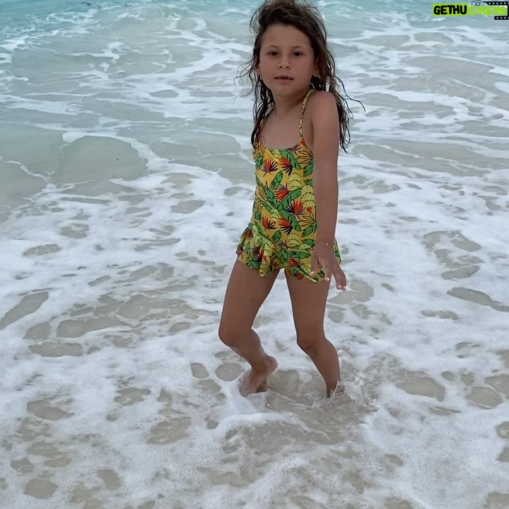 Edy Ganem - 1K Likes - Summer lovin’ ❤️
I’ve got so many pics from Costa Rica, Bahamas and Bali so I’ll be sharing more.
#BAHAMAS #EXUMA #Vacation #momlife #grateful