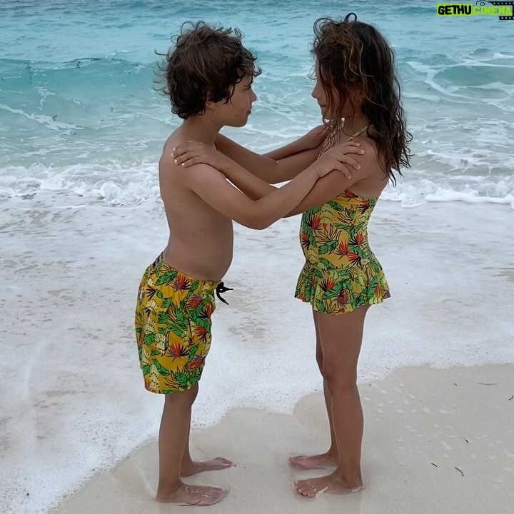Edy Ganem - 1K Likes - Summer lovin’ ❤️
I’ve got so many pics from Costa Rica, Bahamas and Bali so I’ll be sharing more.
#BAHAMAS #EXUMA #Vacation #momlife #grateful