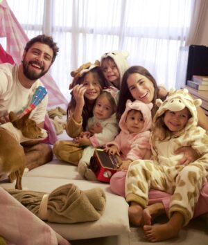 Eike Duarte Instagram - A gente não aguenta tanta fofura… A Pipa @filipavivacqua reuniu suas amiguinhas para uma festa do pijama pra lá de divertida! 

Claro que os Peludinhos deixaram esse momento ainda mais mágico e temático para a bagunça ficar perfeita. 💖🥰

Comenta aí, qual seu peludinho favorito?