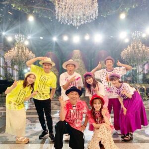 Eiko Kano Instagram - FNS歌謡祭出演させて頂きました。ノリさん、遠藤さん、ホリケンさんと。そして！ももクロちゃん！今夜放送🎵