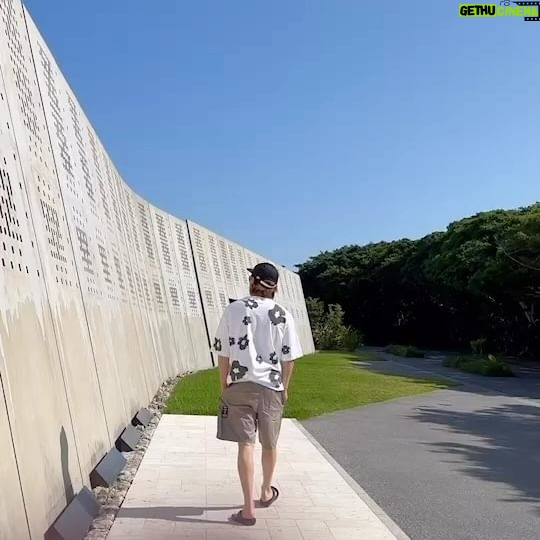 Eiko Kano - 7.6K Likes - 高い壁を見つけて、進撃の巨人ごっこ。。