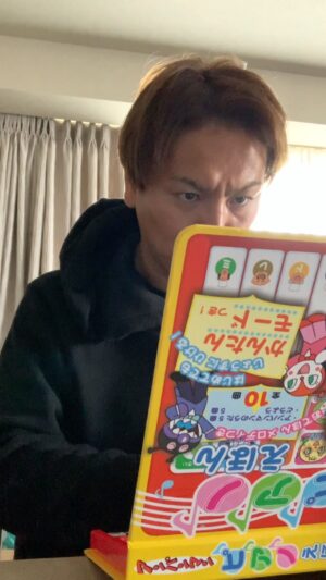 Eiko Kano Instagram - 姪っ子の「アンパンマンピアノ絵本」極めてやったぜ✨