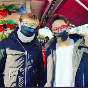 Eiko Kano Instagram - 品川さんとUSJに行った時の写真。。
変装のため買ったマリオブラザーズメガネ👓