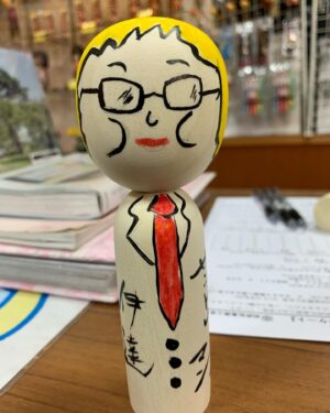 Eiko Kano Instagram - 宮城県松島で「こけし」作った。伊達こけし、お店に預けてあるので、次に行ったら富澤さんの作ろっと。。