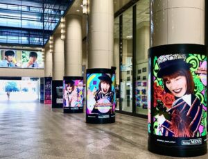 Eiko Kano Instagram - 有楽町駅、独占させて頂いてますw
阪急メンズ館よろしくお願いします🤲