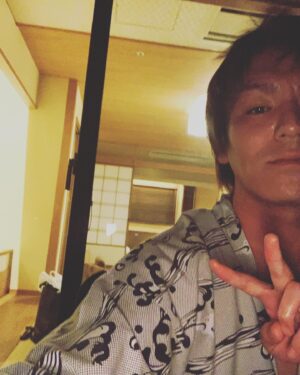 Eiko Kano Instagram - 品川さんと千葉県へプチ旅行♨️
海鮮食べて、温泉入って、お酒飲んで、満喫してます✌️品川さんはお眠りになりました！では、部屋風呂で汗流して来ます！！