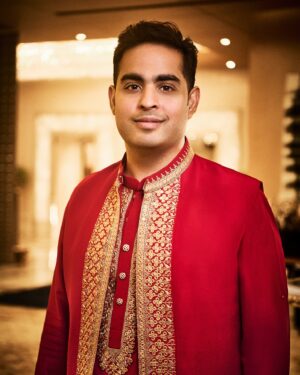 Eka Lakhani Instagram - #AkashAmbani in custom @shantanugoenkaofficial Coral red silk bundi intricately embroidered with centuries old Kashmiri technique of tilla embroidery.

#StyledbyEka
Style team @shivani.saboo @itsfatimabaluch @team___e
Hair @aalimhakim
📸: @signe_vilstrup