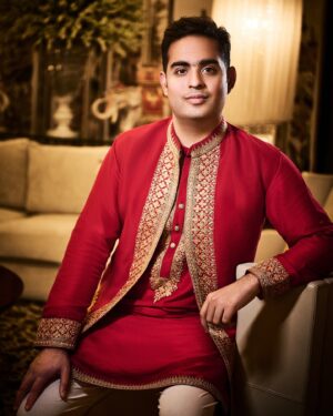 Eka Lakhani Instagram - #AkashAmbani in custom @shantanugoenkaofficial Coral red silk bundi intricately embroidered with centuries old Kashmiri technique of tilla embroidery.

#StyledbyEka
Style team @shivani.saboo @itsfatimabaluch @team___e
Hair @aalimhakim
📸: @signe_vilstrup