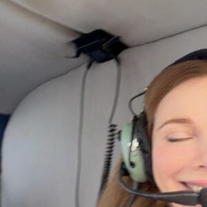 Ekaterina Guseva Instagram - Японское море. Остров Шкота расположен к югу от острова Русский, рядом с Владивостоком. Два острова разделяет мелководный пролив, который можно пройти вброд.
Шкота — небольшой остров, его площадь меньше 2,5 км. Остров назвали в честь капитана Николая Шкота (1828–1870), который руководил начальным этапом застройки Владивостока. Побывали в этих заповедных местах благодаря гастролям театра Моссовета! #ЕкатеринаГусева