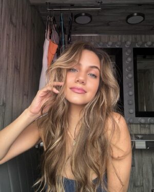 Ela Velden Instagram - Esa felicidad de regresar 🎥