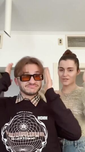 Eldar Dzharakhov Instagram - Вся правда про нас с @mona.chka 🫰 встретимся в полночь