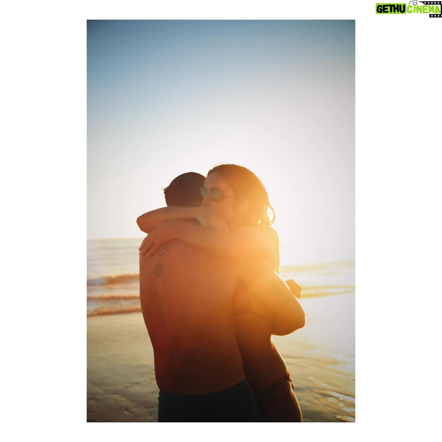 Elena Furiase - 10.1K Likes - Las fotos de @mielsierra šø š«
QuĆ© suerte que os tengamos a ti, y al sol..š