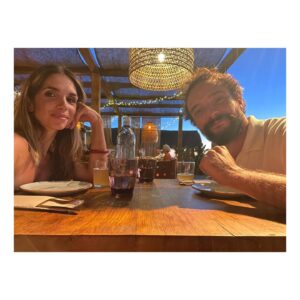 Elena Furiase Instagram - Así celebré mi santo! Mi mejor santo… no es algo que haga siempre pero ayer me apetecía… @gonzalos.g te quiero tanto… 
#mimejorsanto 
Gracias @george___garcia eres un piscis genial’🌼
♓️♌️

Además, a mí me gustan las coincidencias, creo que son algo más que pura casualidad, y ayer, 18/08 por desgracia, murió Alain Delon, a los 88 años, un actor que me encantaba, fue el cumpleaños de mi tía Carmen que cumplía 88 años, también se cumplieron 88 años del asesinato de Lorca, que su obra siempre estuvo muy ligado a mi abuela y a mi familia en general, y fue mi santo, que nací en 1988… y además era casi luna llena!😂 en fin, llamadme loca, pero me pareció, al menos interesante! 🌕🌑 feliz semana!!