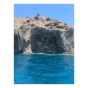 Elena Furiase Instagram - V E R A N O de madera, rama y mar 🌴🛖☀️

1. Mi @gonzalos.g de mi ❤️
2. El campo 🌾
3. Amor de hermanos 
4. Cabaña 
5. Mi familia 🪸 
6. Amor en otra cabaña 
7. Por Rafaella❤️❤️❤️
8. Con Noah, el incansable, en otra cabaña 😂🛖
9. El mediterráneo…
10. El amor y las buganvillas 🌺
11. Yo siendo otra sombrilla. 
12. Más mediterráneo 
13. “La cueva de los piratas” 🏴‍☠️ 
14. Más familia @nachosiierrra @guillefuri , “tatita” y Noah. 
15. Yo feliz! 
16. Los rizos de mi niña Nala🧡

Gracias a Dios 🙏🏽 aún queda verano!!! 
Afortunada y agradecida!!🌺🥰 
¡¡Bendiciones para ti también!!