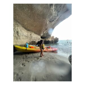Elena Furiase Instagram - V E R A N O de madera, rama y mar 🌴🛖☀️

1. Mi @gonzalos.g de mi ❤️
2. El campo 🌾
3. Amor de hermanos 
4. Cabaña 
5. Mi familia 🪸 
6. Amor en otra cabaña 
7. Por Rafaella❤️❤️❤️
8. Con Noah, el incansable, en otra cabaña 😂🛖
9. El mediterráneo…
10. El amor y las buganvillas 🌺
11. Yo siendo otra sombrilla. 
12. Más mediterráneo 
13. “La cueva de los piratas” 🏴‍☠️ 
14. Más familia @nachosiierrra @guillefuri , “tatita” y Noah. 
15. Yo feliz! 
16. Los rizos de mi niña Nala🧡

Gracias a Dios 🙏🏽 aún queda verano!!! 
Afortunada y agradecida!!🌺🥰 
¡¡Bendiciones para ti también!!