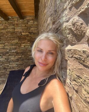 Eleni Menegaki Instagram - Η ευτυχία δεν ανήκει σε αυτούς που έχουν τα πάντα αλλά σε εκείνους που εκτιμούν ότι έχουν ! 
( δεν είναι δικό μου αλλά μου ταιριάζει ) #eleni