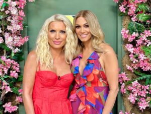 Eleni Menegaki Instagram - Ευχαριστώ χίλιες φορές για όλες τις στιγμές 
για όλες τις ώρες που περάσαμε μαζί 
για τις αναμνήσεις 
και γιατί στο τέλος μένει μόνο η αγάπη και η εκτίμηση ! Υ.γ έβγαλα σήμερα τόσες φωτογραφίες με όλους τους δημοσιογράφους , τους τεχνικούς , τους οπερατέρ , όλους εκείνους που βρισκόμασταν  καθημερινα σε αυτό το studio αλλά δεν έχω καμία γιατί τις έβγαζαν με το κινητό τους ! Έχω μόνο αυτές που ανεβάζω τώρα ! Ανυπομονώ να τις δω στα δικά σας προφίλ ! ❤️❤️❤️❤️❤️
#eleni 
@theodorekoutsogiannopoulos 
@elengelali 
@d_ougarezos 
@elianoula 
@nansynikolaidou 
@giorgos_tsoulis 
@georgepapakostas 
@smarosotiraki 
@ellikokkinou 

@megatvcom 
#ToMegaToKalo