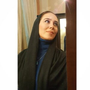Elham Jafarnezhad Instagram - می دونم یکی اون بالاها هست
 که همیشه هوامو داشته و داره ...
چه حس خوبیه همین جا روی زمینم 
هواتو داشته باشن 
فرقی نمی کنه از جنس حوا باشی یا آدم 
مهم اینکه هوای دیگران رو داشته باشی
تا از توو آسمونا هواتو داشته باشن.
-------------------------------------------------------
عکس:خویش انداز 
خیلی وقت بود عکس خویش انداز نذاشته بودم 😉
#الهام_جعفرنژاد 
#هوا_همدیگرو_داشته_باشیم 
#مهربانی #مهربان_باشیم #آدم #حوا #هوا #انسانیت