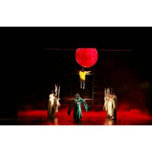 Elham Jafarnezhad Instagram - تاتر یعنی عاشقی کردن بر روی صحنه 
روز جهانی تاتر رو به عاشقان تاتر تبریک می گم 🎭
🔴عکس ها رو ورق بزنید
#من_عاشق_تاترم 
#الهام_جعفرنژاد 
#بازیگر_تاتر
#نمایش_سهروردی 
#تالار_وحدت 
#۱۳۹۶