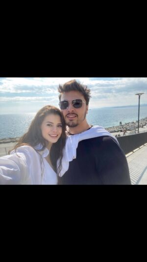 Elif Ceren Balıkçı Instagram - 16 Yaşımdan bu yana en güzel şeydi seni sevmek …
Çocukluğum , sevgilim . İyi ki’m. 
Daha nice 8’lere… ❤️😍