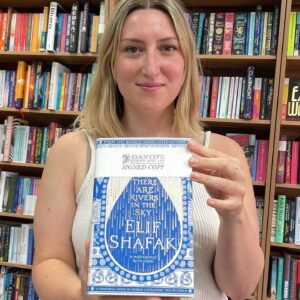 Elif Şafak Instagram - Finally it is here! Today is publication day!! I put my heart and my soul into this novel #thereareriversinthesky Thank you so much for sharing these beautiful photos with me. I have added a photo of mine at the back from this morning's book signing at @hatchardspiccadilly My heartfelt thanks to readers of all backgrounds, my deepest gratitude to booksellers and my huge loving thanks to the brilliant people at @vikingbooksuk @aaknopf @penguinukbooks @curtisbrowncreative #newbookrelease #newbooksmell #fictionbooks #fictionwriter #readwithus #bookclubreads #fictionmatters #amhimmeldieflüsse #worldliterature #bookworld #womenwhowrite #writersuniverse 📚📚📚 Bugün çıktı yeni roman, bugün kitapçılarda!