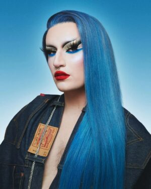 Elips Instagram - 💙🔥💙
 
Pictures by @ranobrac 💕
Outfit by @frida.kilho 👗
 
#drag #dragqueer #queer #makeup #art