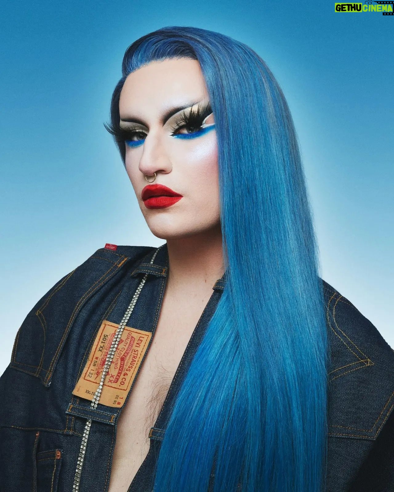 Elips - 5.6K Likes - 💙🔥💙
Pictures by @ranobrac 💕
Outfit by @frida.kilho 👗
#drag #dragqueer #queer #makeup #art