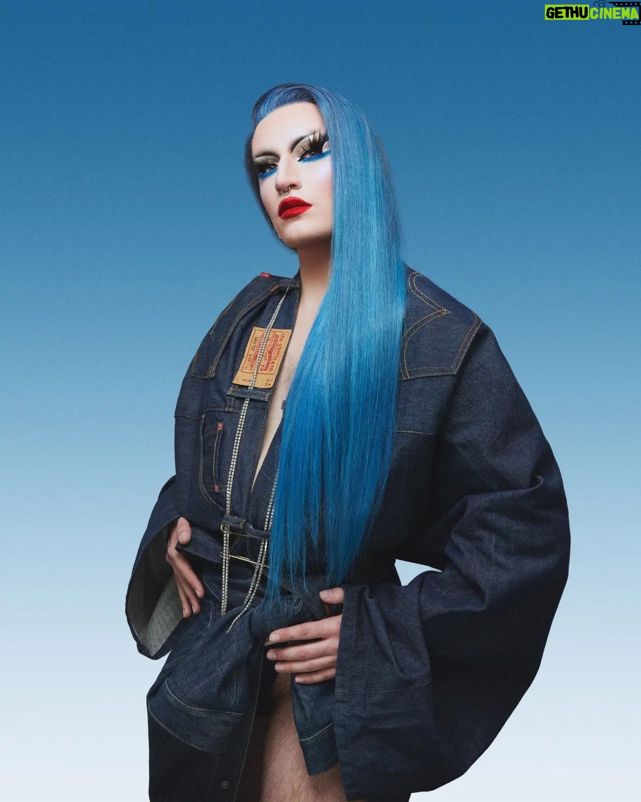Elips - 5.6K Likes - 💙🔥💙
Pictures by @ranobrac 💕
Outfit by @frida.kilho 👗
#drag #dragqueer #queer #makeup #art