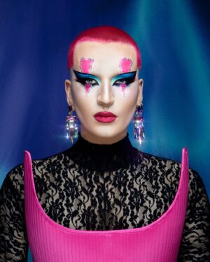 Elips Instagram - 💘 Dragcon 2023 💘
 
Day 1 ☀️
 
Suit by @ladymissbou 💕
Corset by @emmanuelbcourau 💓
Picture by @ranobrac 💘
Makeup by me⚡
 
#dragcon #dragconuk #rupaulsdragrace #rupaulsdragcon #dragcon2023 #dragqueen #makeup #art #elips