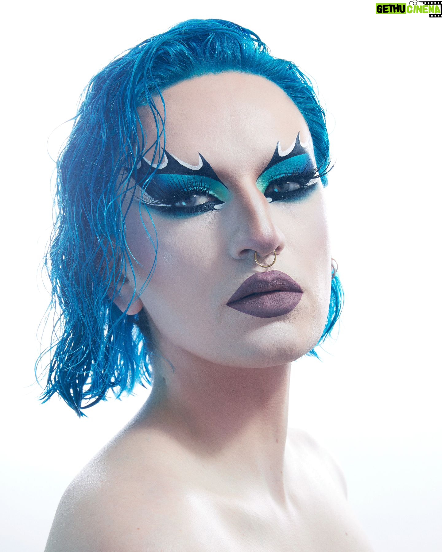 Elips - 5.6K Likes - 💙 🩵 💙
J'ai retrouvé cette sublime photo ! Merci beaucoup @ranobrac 💕
#drag #dragqueer #mua #makeup