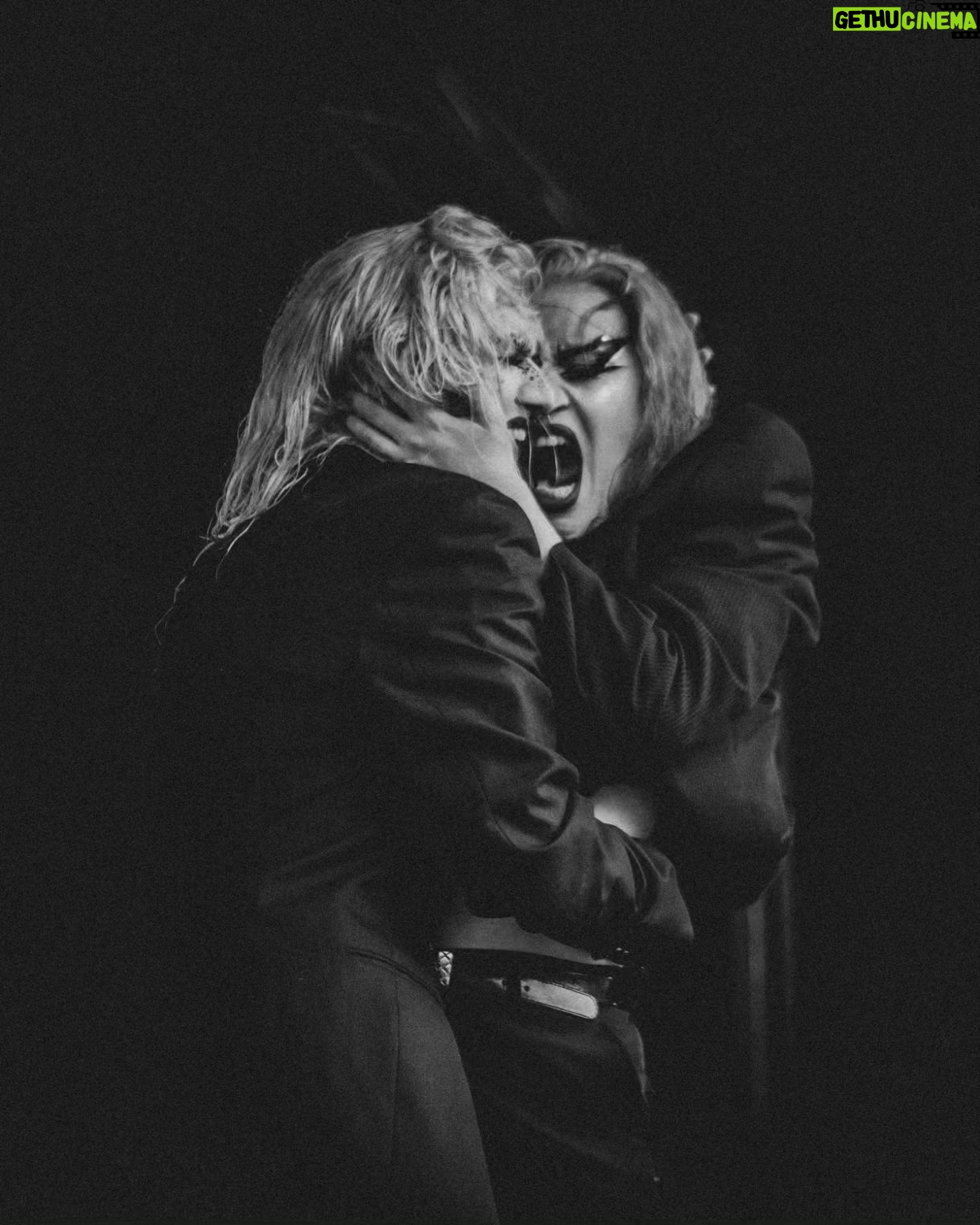Elips - 5.9K Likes - 🌹Sarah et Stephane 🌹
Retour sur ce duo que nous avons créé ensemble sur la sublime chanson Sarah et Stephane de @kalikamusique 💕
Merci à @__theo_photography__ pour ces sublimes photos 📸❤
#dragshow #drag #show #dragqueer #kalika