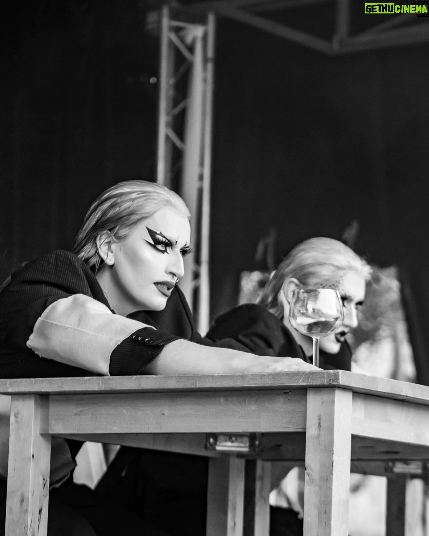 Elips - 5.9K Likes - 🌹Sarah et Stephane 🌹
Retour sur ce duo que nous avons créé ensemble sur la sublime chanson Sarah et Stephane de @kalikamusique 💕
Merci à @__theo_photography__ pour ces sublimes photos 📸❤
#dragshow #drag #show #dragqueer #kalika