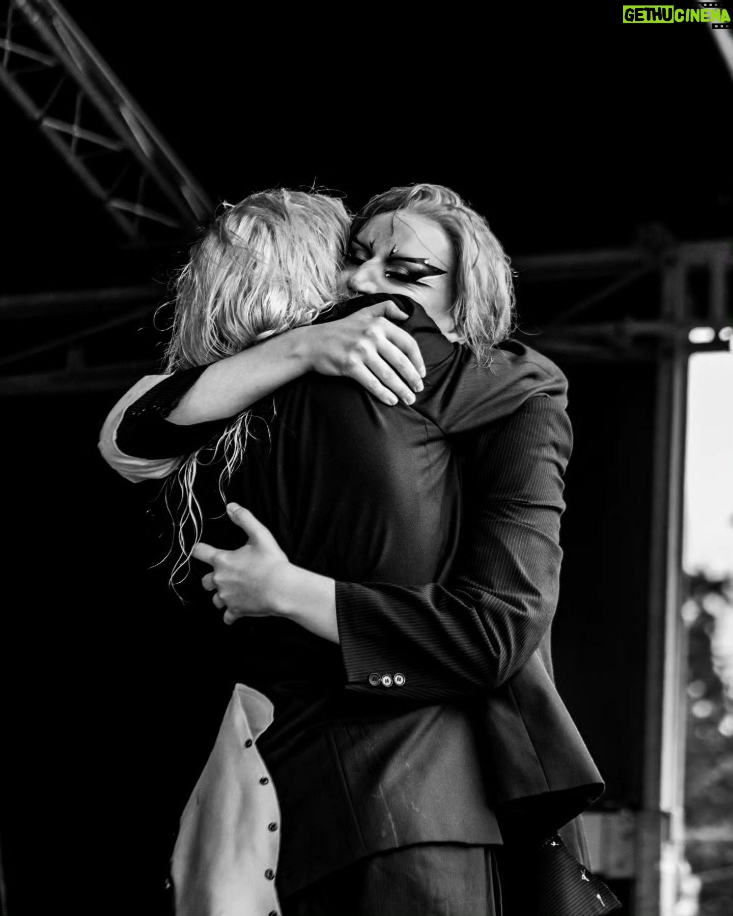 Elips - 5.9K Likes - 🌹Sarah et Stephane 🌹
Retour sur ce duo que nous avons créé ensemble sur la sublime chanson Sarah et Stephane de @kalikamusique 💕
Merci à @__theo_photography__ pour ces sublimes photos 📸❤
#dragshow #drag #show #dragqueer #kalika