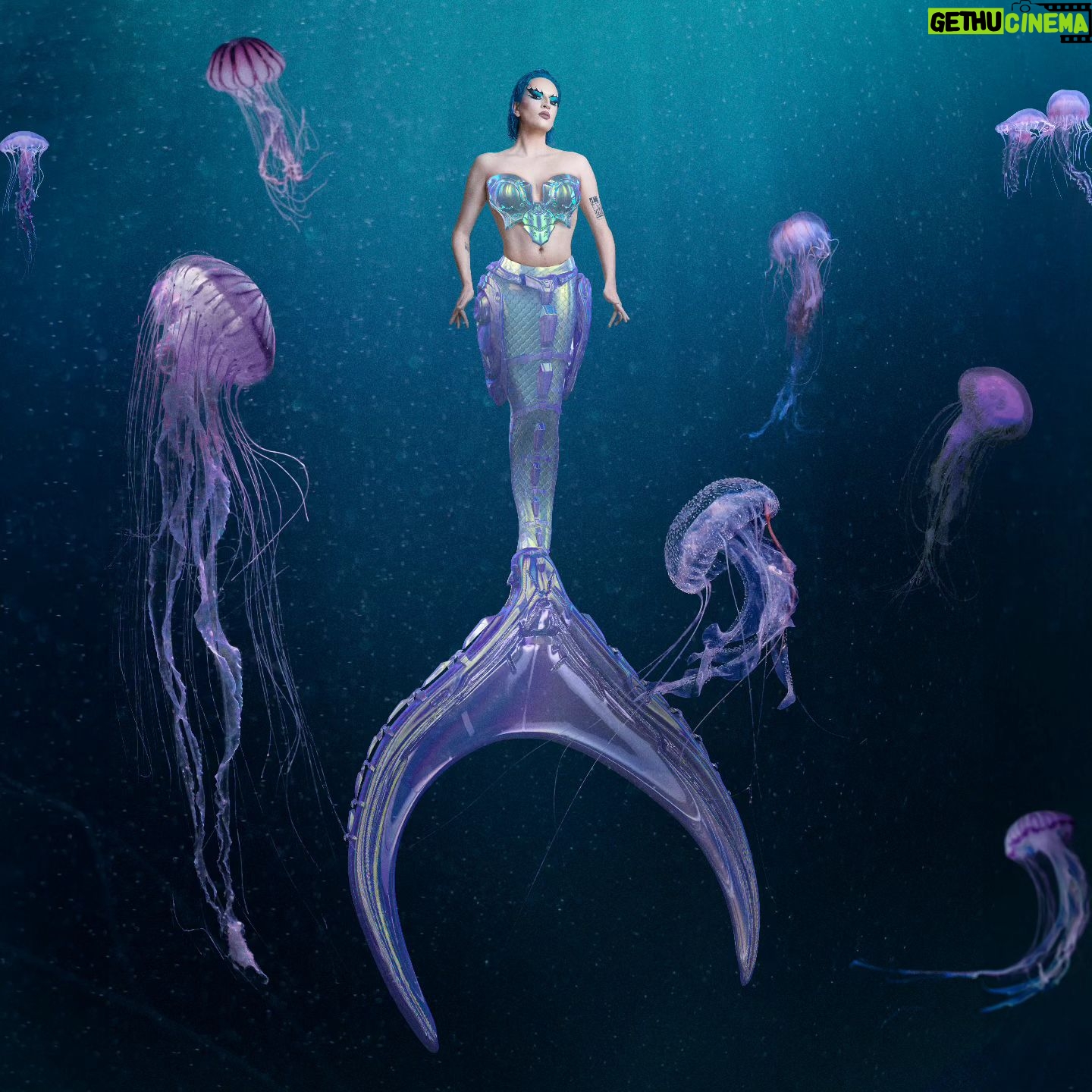 Elips - 6.7K Likes - 💜 Queer Mermaid 💜
Thank you @xtended_identity for this collab 🔥💜
And thanks to @ranobrac for creating such amazing pictures and backgrounds like this one, love you 😘💙💙
#xtendedreality #mermaid #thelittlemermaid #drag #dragqueer #DragRaceFrance #elips #sea #ocean #art #artwork #queer #dragqueer #xtendedidentity