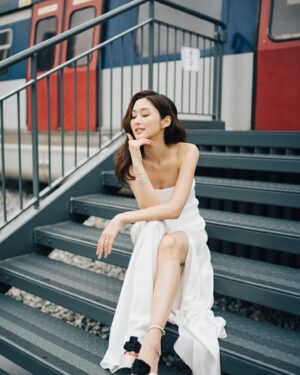Eliza Sam Instagram - Special cutie guest in last slide🐶
Just an #ootd 🩵