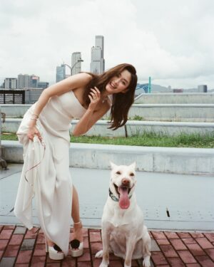 Eliza Sam Instagram - Special cutie guest in last slide🐶
Just an #ootd 🩵