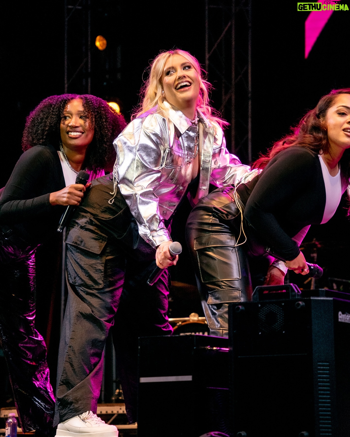 Ella Henderson - 3.3K Likes - Bank holiday weekend with @yorkshirewildlifepark and @thebigfeastival 🙌🏼 Thank you so much to everyone who came down to watch and support, love you all!! 💖 E x x #festivalseason