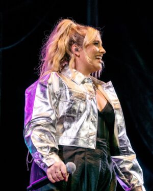 Ella Henderson Instagram - Bank holiday weekend with @yorkshirewildlifepark and @thebigfeastival 🙌🏼 Thank you so much to everyone who came down to watch and support, love you all!! 💖  E x x #festivalseason
