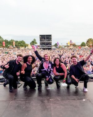 Ella Henderson Instagram - Bank holiday weekend with @yorkshirewildlifepark and @thebigfeastival 🙌🏼 Thank you so much to everyone who came down to watch and support, love you all!! 💖  E x x #festivalseason