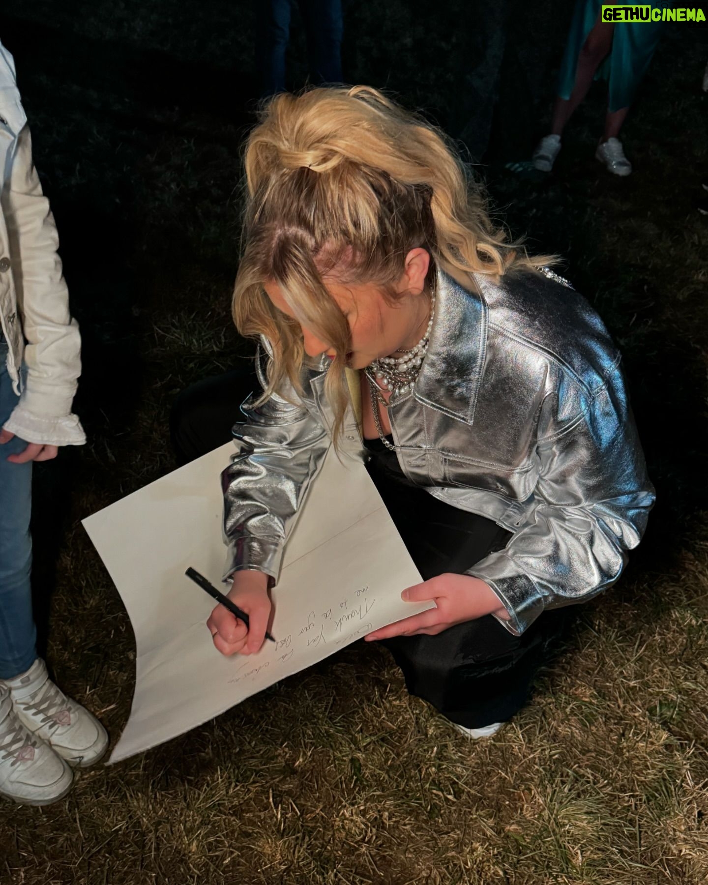 Ella Henderson - 3.3K Likes - Bank holiday weekend with @yorkshirewildlifepark and @thebigfeastival 🙌🏼 Thank you so much to everyone who came down to watch and support, love you all!! 💖 E x x #festivalseason