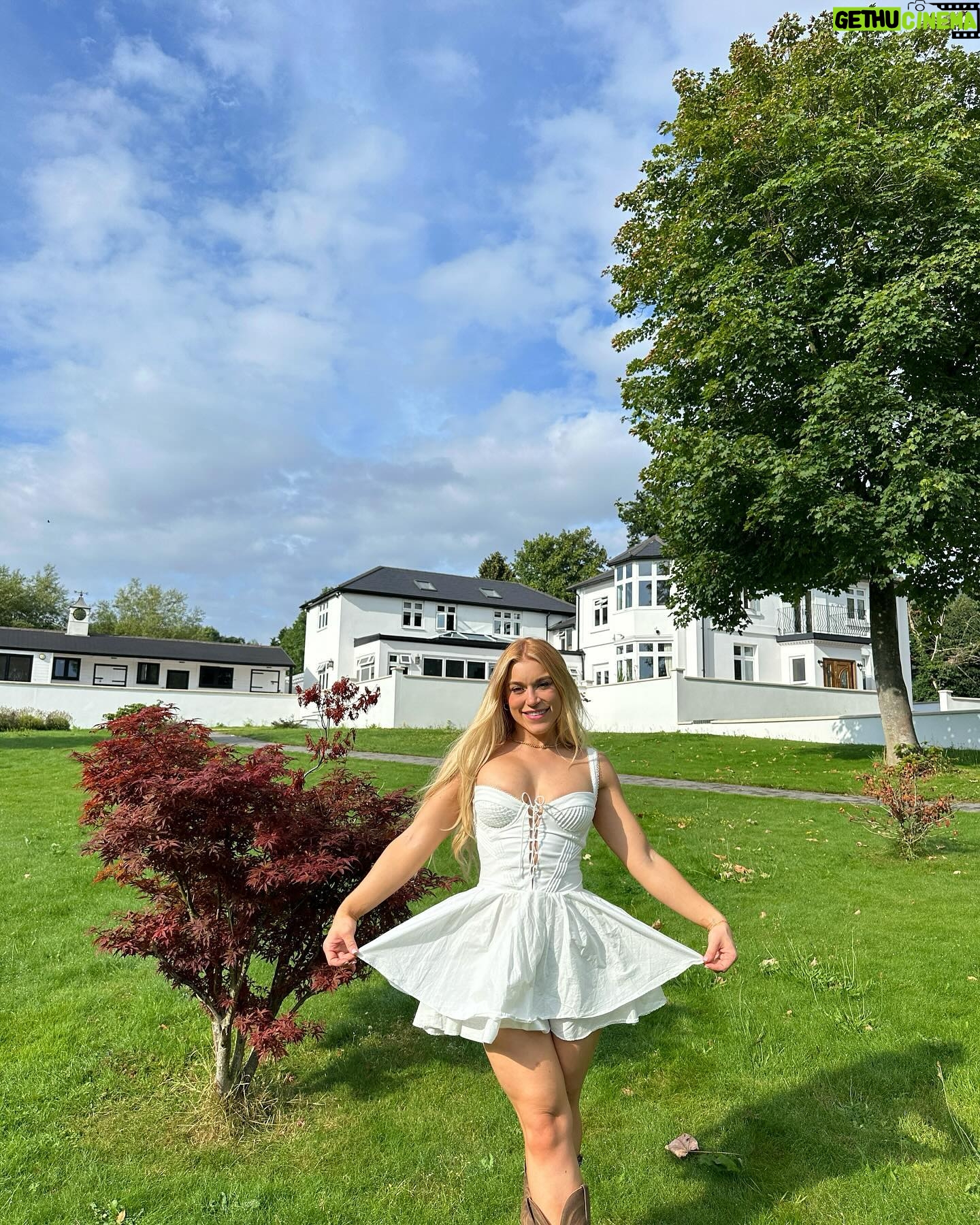 Elle Brooke | Gethu Cinema