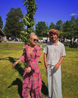 Ellen Bergström Instagram - Glaaad midsommaaar!!! 🌸🌷🌺🌼🪷🪻