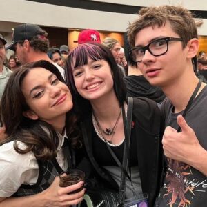 Elliott Fullam Instagram - HAPPY BIRTHDAY to @laurenlavera !!! We love you and we look forward to many more great times together! It’s been wonderful watching you grow as an actress!!! Have a great day, “big sis!”🖤🖤🖤🎉🎉🎉