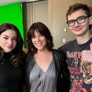 Elliott Fullam Instagram - HAPPY BIRTHDAY to @laurenlavera !!! We love you and we look forward to many more great times together! It’s been wonderful watching you grow as an actress!!! Have a great day, “big sis!”🖤🖤🖤🎉🎉🎉