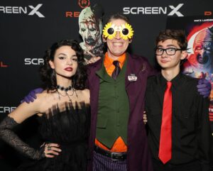 Elliott Fullam Instagram - HAPPY BIRTHDAY to @laurenlavera !!! We love you and we look forward to many more great times together! It’s been wonderful watching you grow as an actress!!! Have a great day, “big sis!”🖤🖤🖤🎉🎉🎉