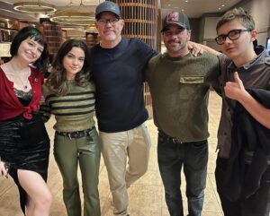 Elliott Fullam Instagram - HAPPY BIRTHDAY to @laurenlavera !!! We love you and we look forward to many more great times together! It’s been wonderful watching you grow as an actress!!! Have a great day, “big sis!”🖤🖤🖤🎉🎉🎉